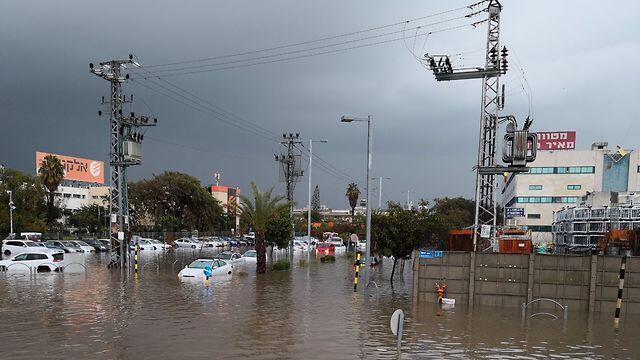 Улица в промзоне Ришона. Фото: Шир (צילום: שיר) Улица в промзоне Ришона. Фото: Шир