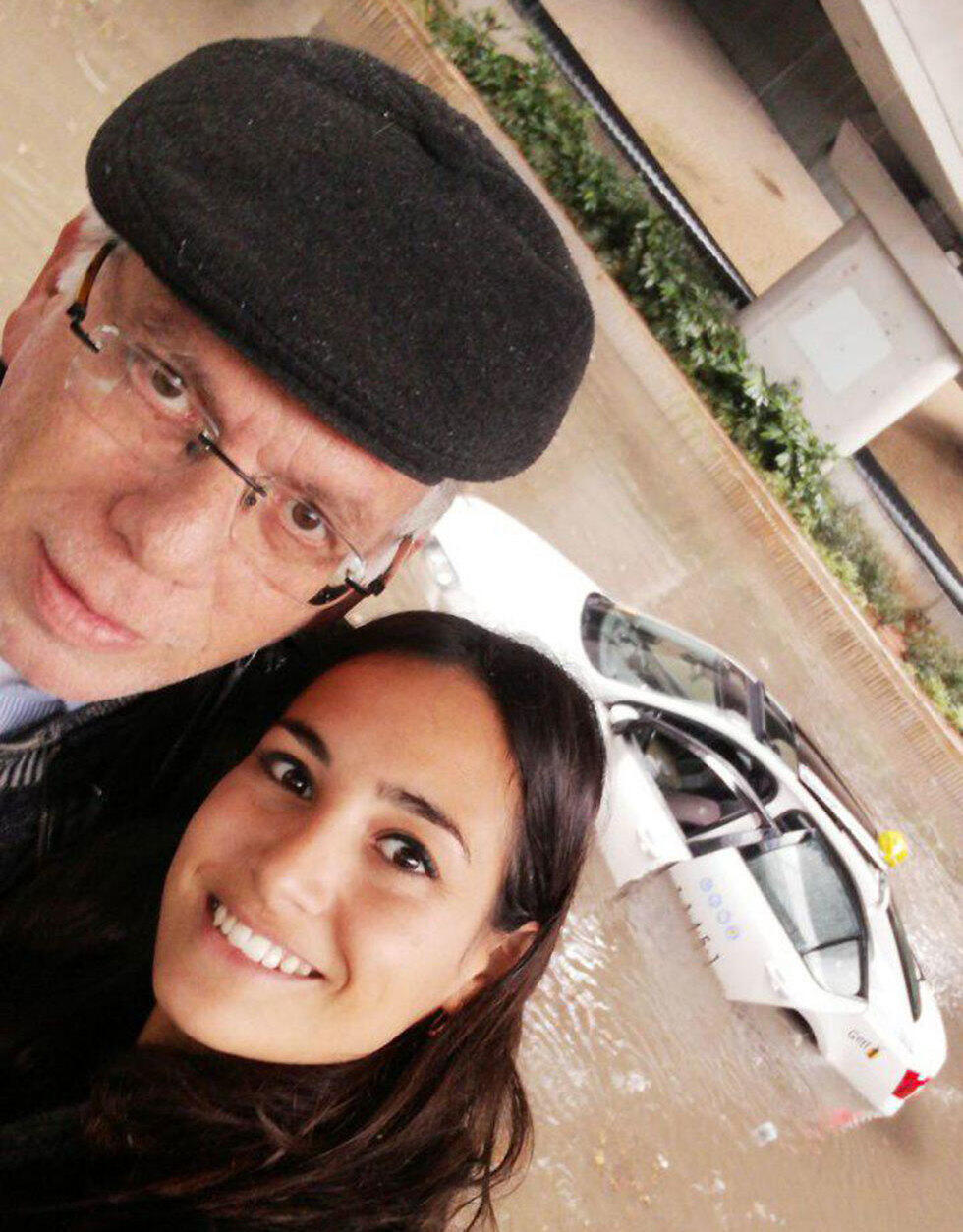 Avital Parmot and the cab driver (צילום: אביטל פרמוט) Avital Parmot and the cab driver