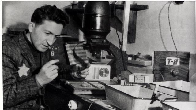  Mendel Grossman a photographer who documented life in the Lodz Ghetto