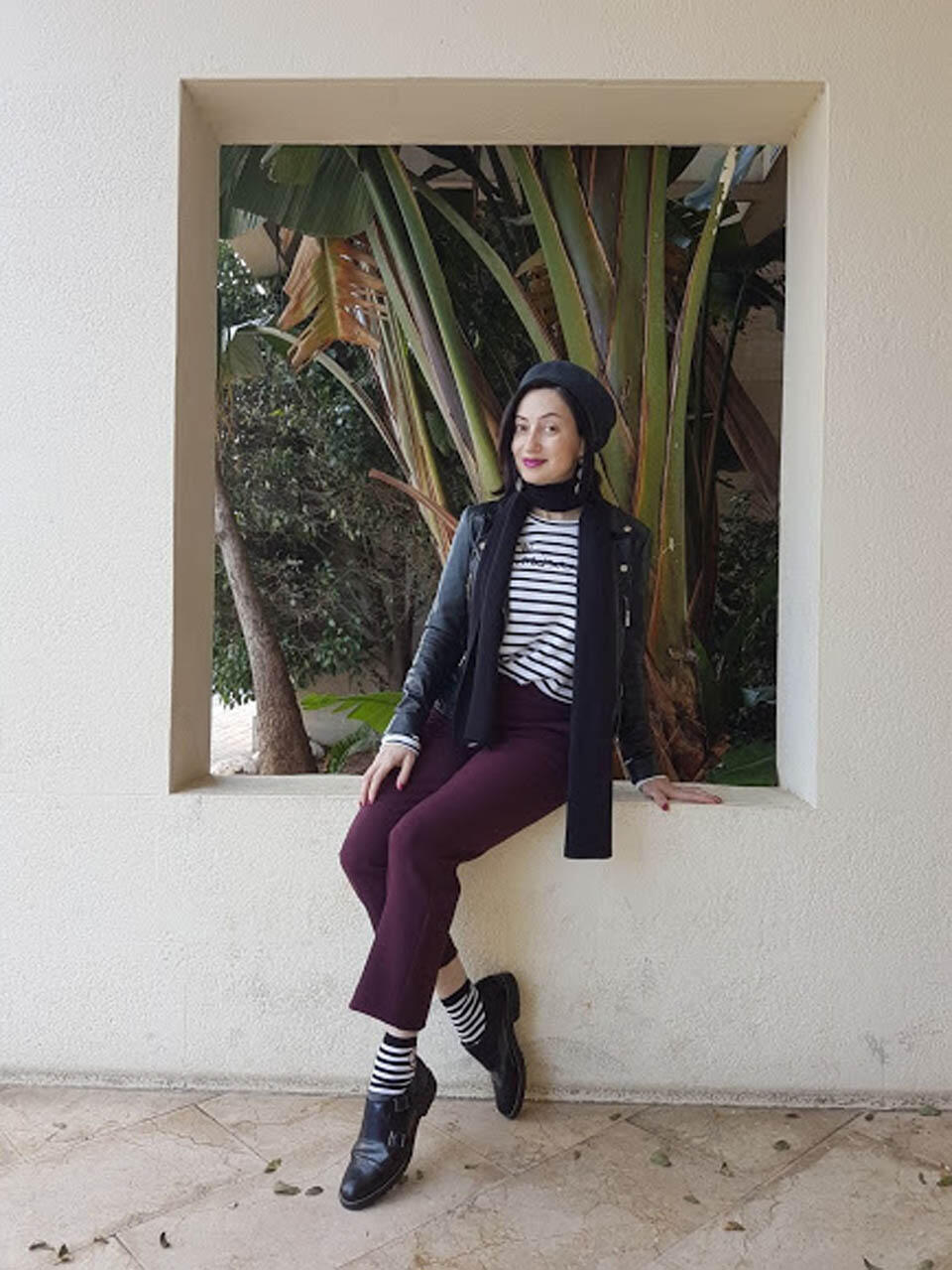 Базовая тельняшка, базовая куртка-косуха, стильный берет, базовые укороченные брюки, базовые туфли-монки, стильные носочки (Фото предоставлено автором) Базовая тельняшка, базовая куртка-косуха, стильный берет, базовые укороченные брюки, базовые туфли-монки, стильные носочки