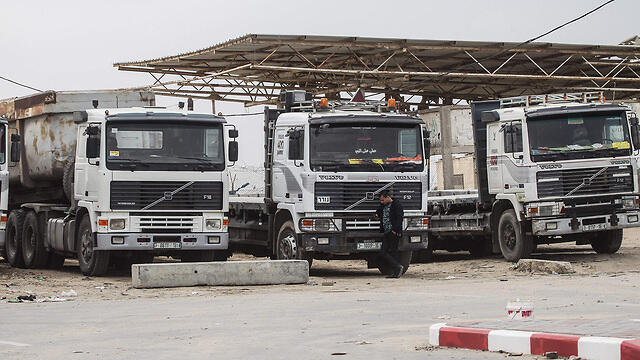 Машины с грузом для Газы. Фото: AFP