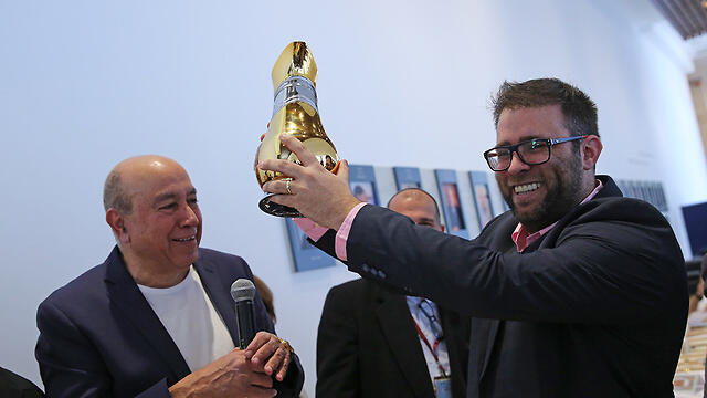 Орен Хазан - чемпион. Фото: Алекс Коломойский (צילום: אלכס קולומויסקי) Орен Хазан - чемпион. Фото: Алекс Коломойский