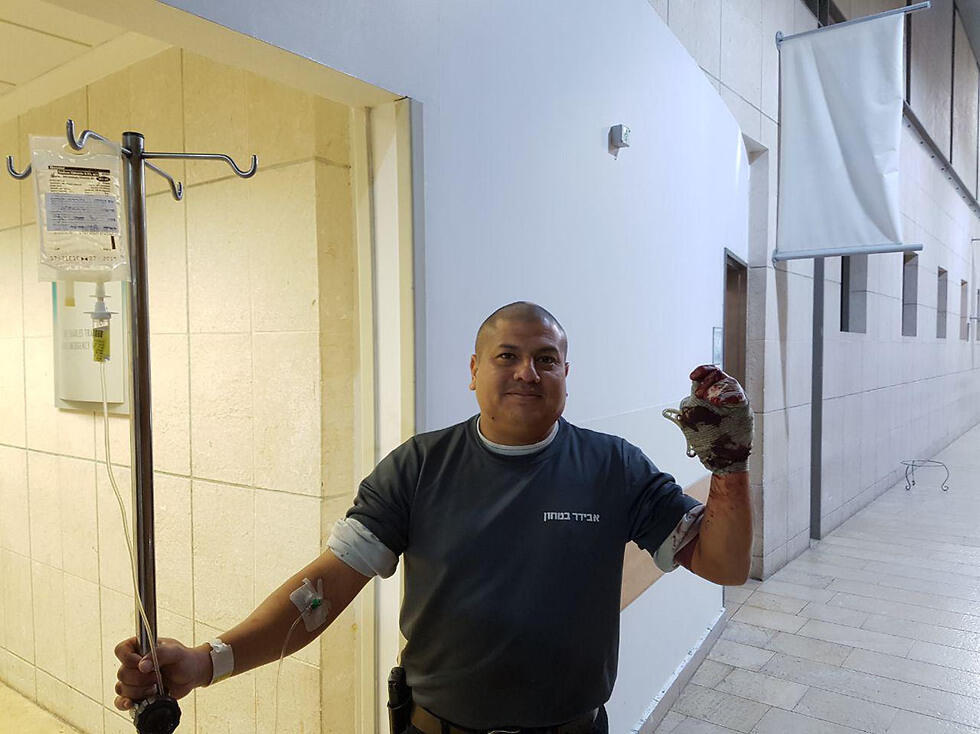 Раненый охранник