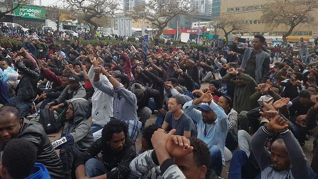 Демонстрация нелегаловnullnull Демонстрация нелегалов