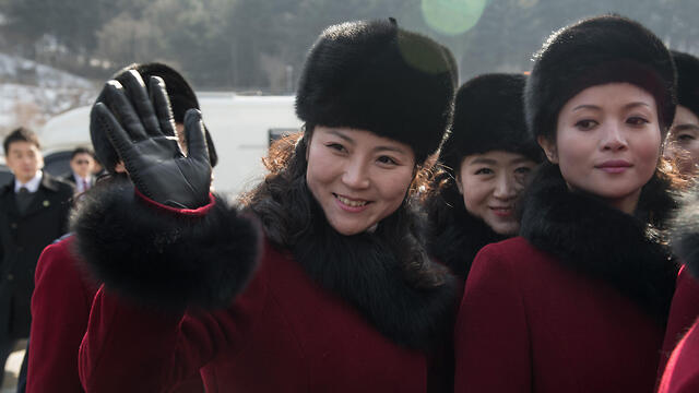 Группа поддержки или секс-рабыни? Фото: AFP (צילום: AFP) Группа поддержки или секс-рабыни? Фото: AFP