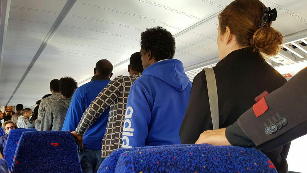 Прибытие иностранных рабочих (Фото: Оцрим гируш) Прибытие иностранных рабочих