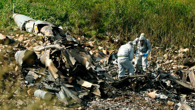 Израильский многоцелевой истребитель F-16 был поврежден во время атаки в Сирии и упал на израильской территории. Фото: AFP (צילום: AFP) Израильский многоцелевой истребитель F-16 был поврежден во время атаки в Сирии и упал на израильской территории. Фото: AFP