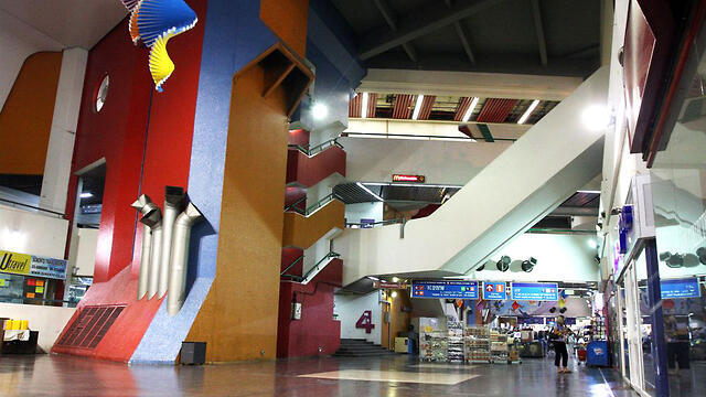 Центральный автовокзал в Тель-Авиве. Фото: Офер Амирам (צילום: עופר עמרם) Центральный автовокзал в Тель-Авиве. Фото: Офер Амирам