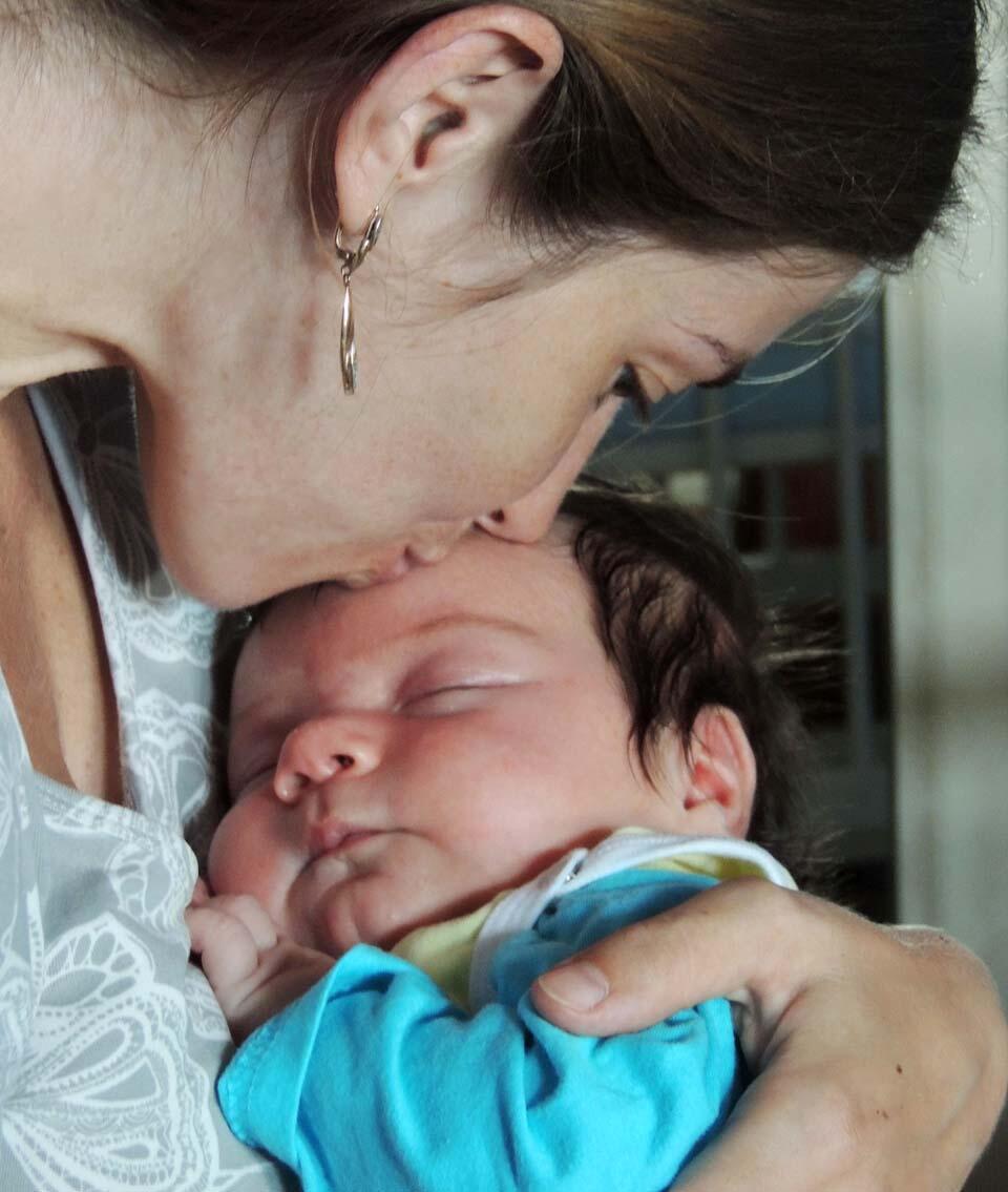 Юлия Шейн с новорожденным сыном (Фото автора) Юлия Шейн с новорожденным сыном