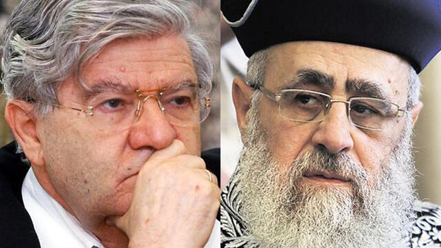 Sephardic Chief Rabbi Yosef (R) blasted former chief justice Barak's stance on rabbinical courts (צילום: אלכס קולומויסקי) Sephardic Chief Rabbi Yosef (R) blasted former chief justice Barak's stance on rabbinical courts