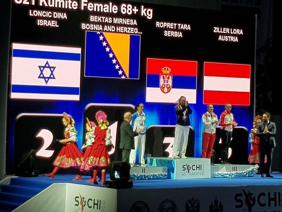 Награждение победителей. Фото: спортклуб Эйлата