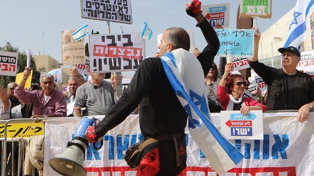 The 65th weekly anti-corruption protest was held in Tel Aviv, the first after recommendations to indict PM Netanyahu for bribery
