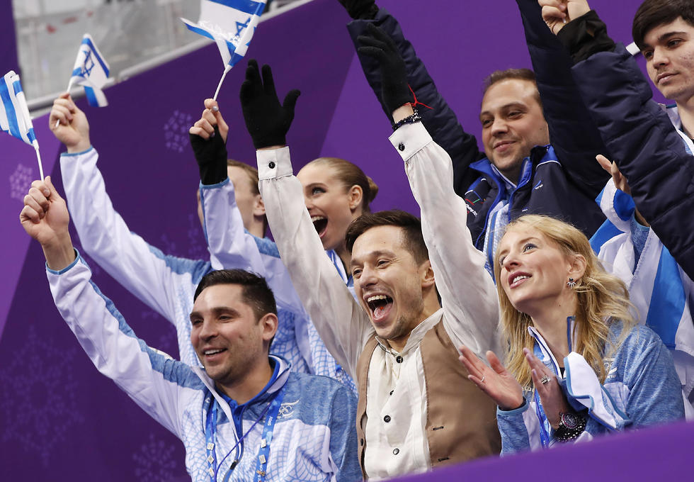 Израильская делегация на Играх. Фото: АР (צילום: AP) Израильская делегация на Играх. Фото: АР