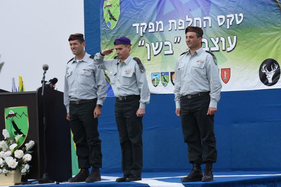 Strick, in the middle, during the ceremony