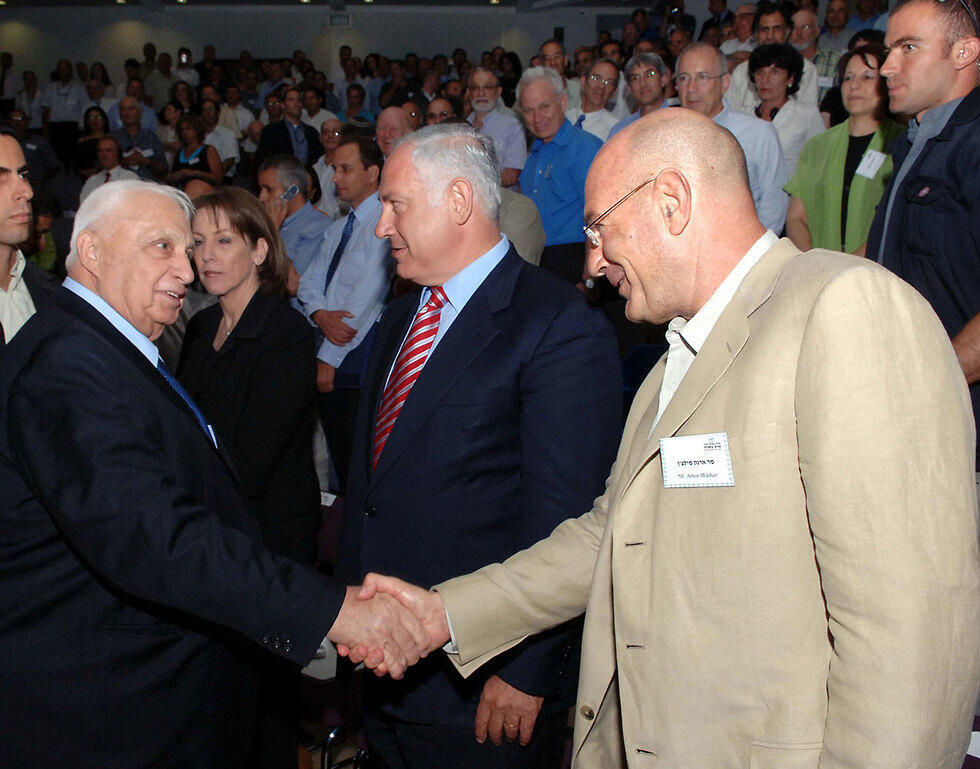 Milchan and Netanyahu with Ariel Sharon in a photo from 2005
