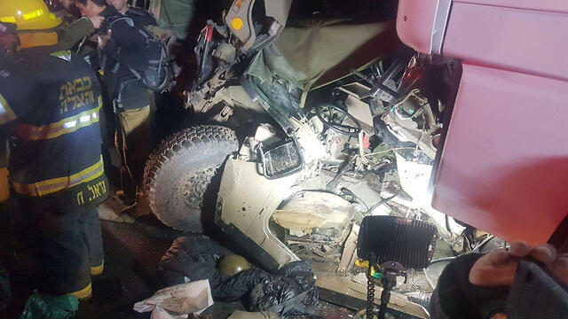 Столкновение грузовика с армейскими автомобилями на шоссе № 6, 13 февраляnullnull Столкновение грузовика с армейскими автомобилями на шоссе № 6, 13 февраля