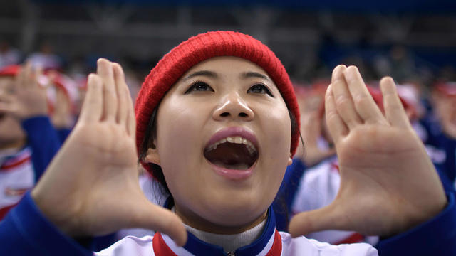 Группа поддержки олимпийцев КНДР. Фото: AFP (צילום: AFP) Группа поддержки олимпийцев КНДР. Фото: AFP