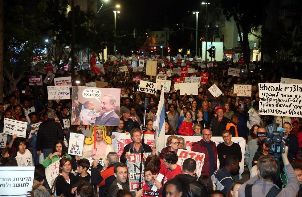 Anti-expulsion protesters