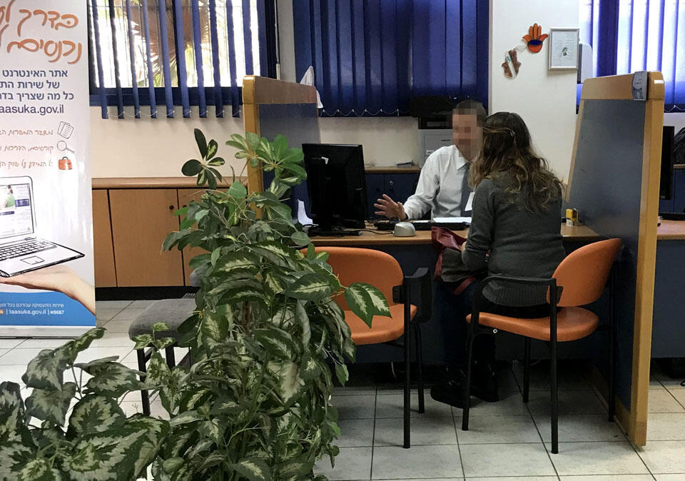 Собеседование с агентом по трудоустройству. Фото: Юлия Шейн