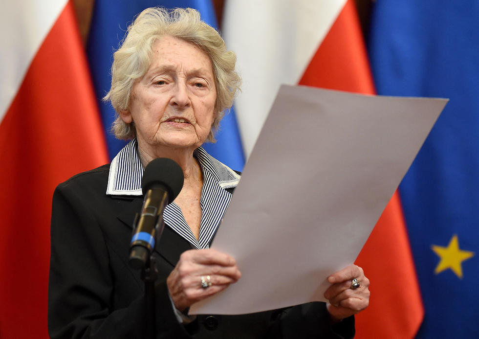 Anna Stupnicka-Bando, 89, reads an open letter signed by 50 Poles recognized as Righteous Among the Nations (Photo: AFP) Anna Stupnicka-Bando, 89, reads an open letter signed by 50 Poles recognized as Righteous Among the Nations