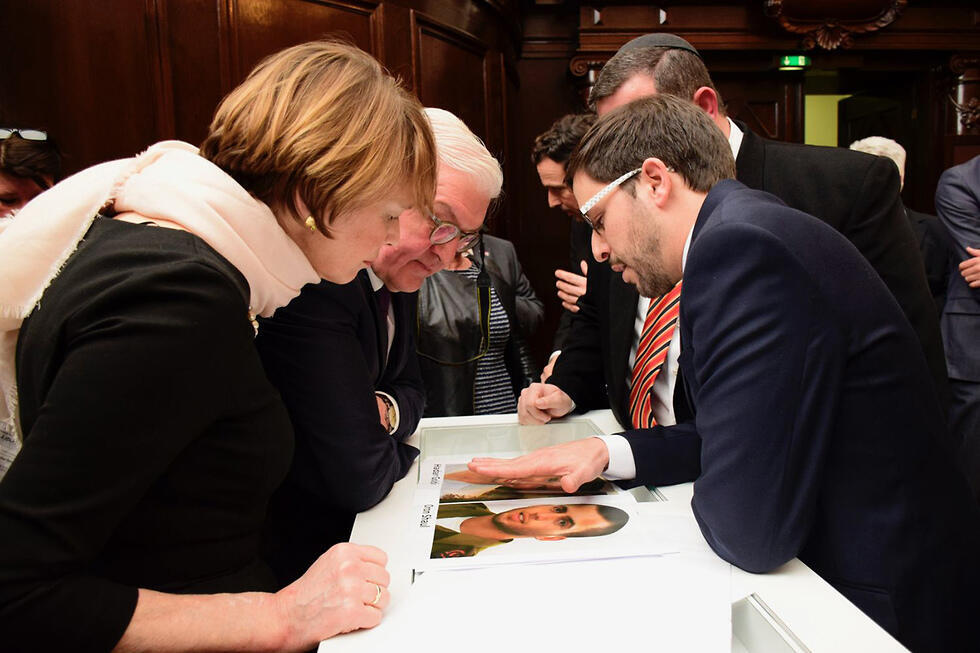 Президент Германии (второй слева)