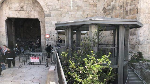New Border Police guard tower erected outside Damascus Gate