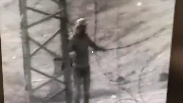 Пиратское подключение к энергосети в Хан-Юнесе. Кадр видеозаписи