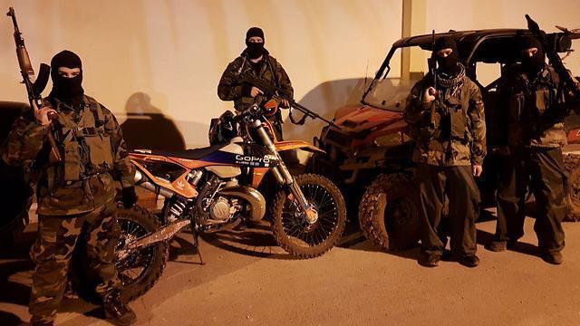 "Условные боевики". Фото: Йоав Зейтун (צילום: יואב זיתון) "Условные боевики". Фото: Йоав Зейтун