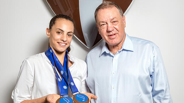 Шмуэль Донерштейн и Линой Ашрам. Фото: Эяль Твуг (צילום: אייל טווג) Шмуэль Донерштейн и Линой Ашрам. Фото: Эяль Твуг