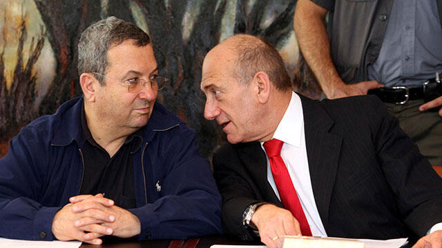 Then-Prime Minister Olmert, right, with his Defense Minister Barak