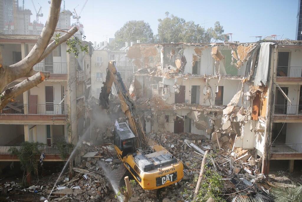 Снос старой застройки в Гиватаиме. Фото: "Таль афакот" (צילום: טל הפקות) Снос старой застройки в Гиватаиме. Фото: "Таль афакот"