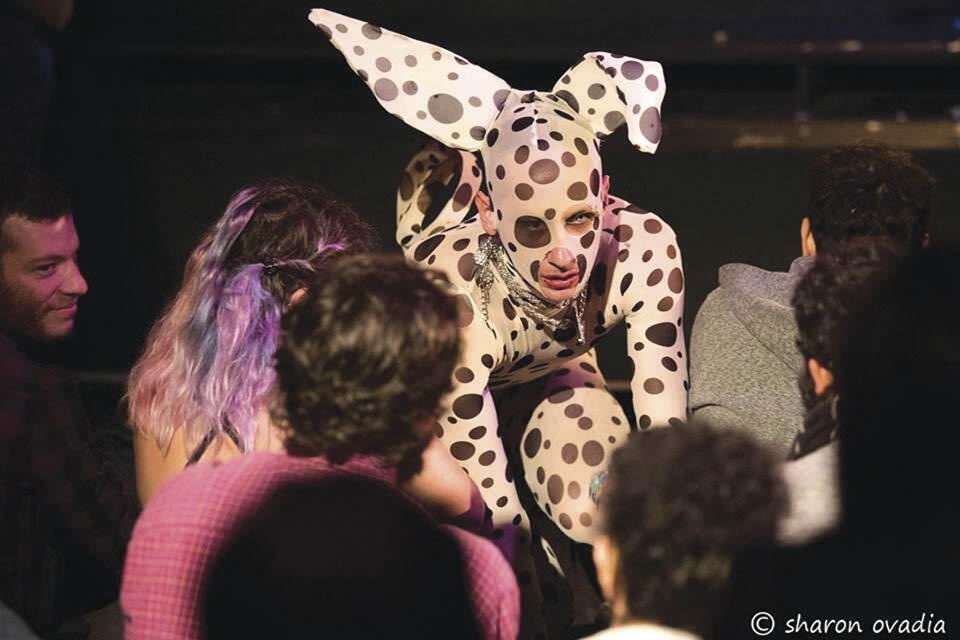 Ариэль Бронз в одном из образов. Фото: Шарон Овадия