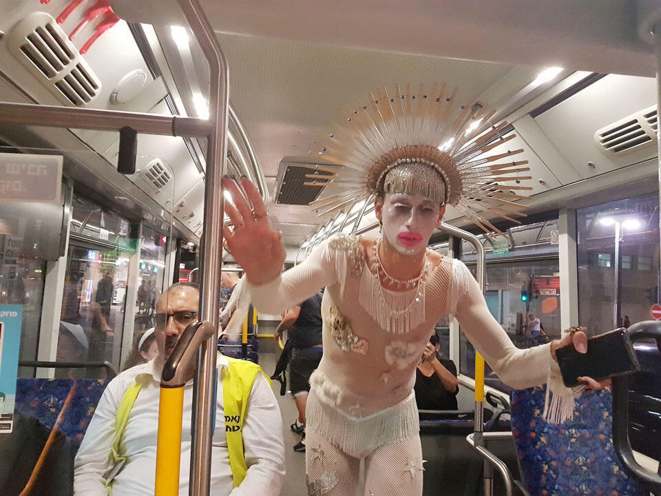 Ариэль Бронз в одном из образов. Фото: Идит Херман