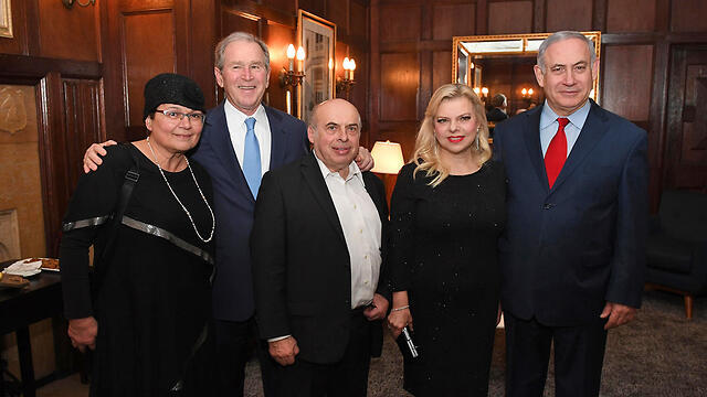 L-R: Avital Sharansky, fmr. US President Bush, Natan Sharansky, Sara and Prime Minister Netanyahu (צילום: חיים צח, לע"מ) L-R: Avital Sharansky, fmr. US President Bush, Natan Sharansky, Sara and Prime Minister Netanyahu