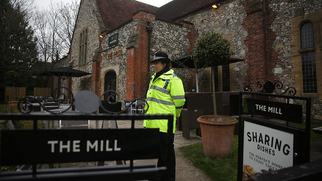 Паб The Mill, закрытый полицией. Фото: AFP