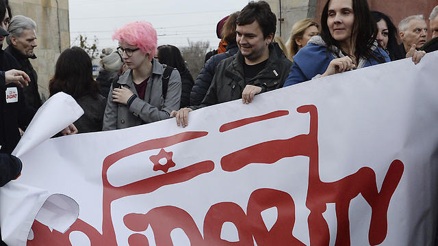 The Warsaw solidarity rally decried the Polish government's 'radical, inappropriate' policies (Photo: AP) The Warsaw solidarity rally decried the Polish government's 'radical, inappropriate' policies