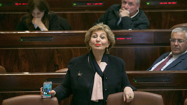 Minister Landver was allowed to vote against the bill in its preliminary reading, as she threatened to do (צילום: אוהד צויגנברג) Minister Landver was allowed to vote against the bill in its preliminary reading, as she threatened to do