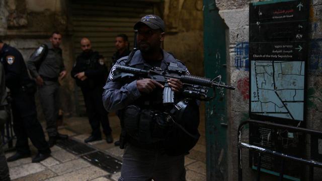 У места теракта. Фото: Охад Цвайгенберг (צילום: אוהד צויגנברג) У места теракта. Фото: Охад Цвайгенберг