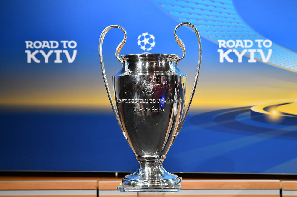Кубок ждет победителя Лиги чемпионов. Фото: AFP