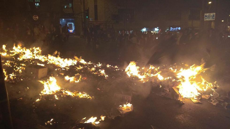 Фото: Хаим Гольдберг, сайт "Кикар ха-Шабат" (צילום: מחאת החרדים הקיצוניים) Фото: Хаим Гольдберг, сайт "Кикар ха-Шабат"