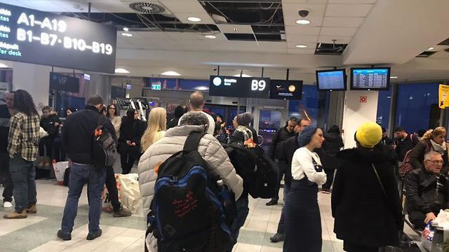 В аэропорту Будапештаnullnull В аэропорту Будапешта