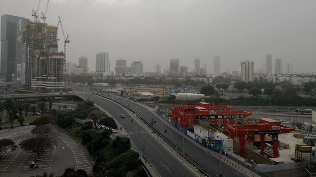 Аномальная запыленность в Рамат-Гане, март 2018 года. Фото: Гиль Таубер (צילום: גיל טאובר) Аномальная запыленность в Рамат-Гане, март 2018 года. Фото: Гиль Таубер