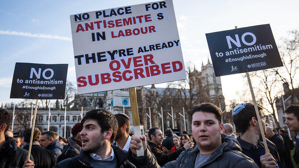 British Jews protest outside parliament against Labour's Jeremy Corbyn (Photo: GettyImages) British Jews protest outside parliament against Labour's Jeremy Corbyn