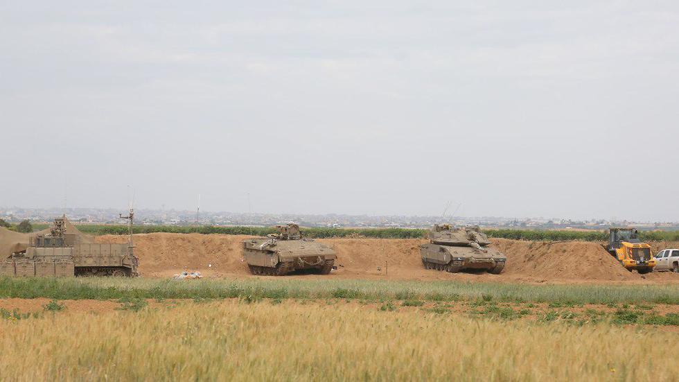 IDF tanks near the Gaza border