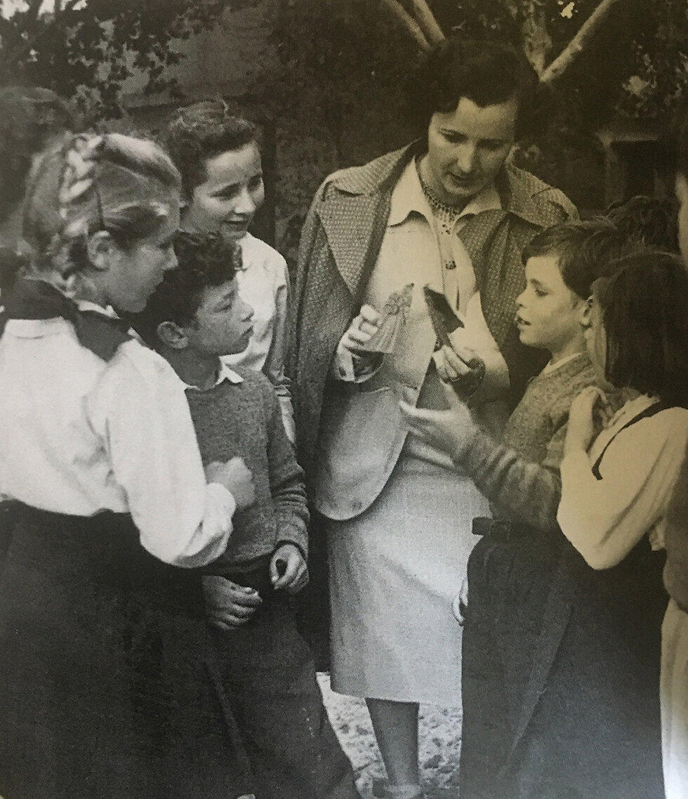 Лена и ее дети (מתוך ספר "מאה ילדים שלי") Лена и ее дети