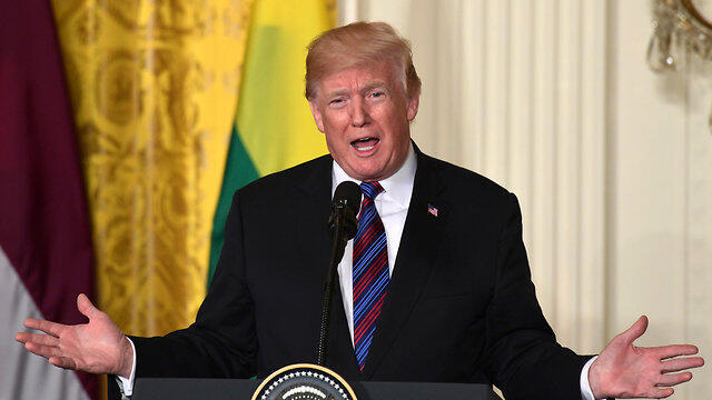 President Trump set a deadline for amending the nuclear deal, threatening to otherwise bow out of it (צילום: AP) President Trump set a deadline for amending the nuclear deal, threatening to otherwise bow out of it