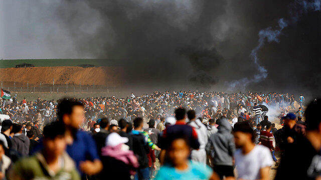 Palestinian protests near the border over the weekend (צילום: AFP) Palestinian protests near the border over the weekend