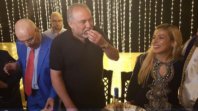 Авигдор Либерман на праздновании Мимуны в Ашдоде. Фото: Рои Идан