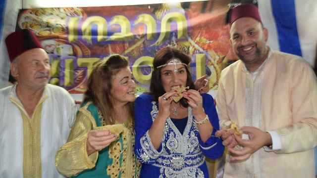 Министр культуры Мири Регев празднует Мимуну в доме мэра Лода Яира Ревиво