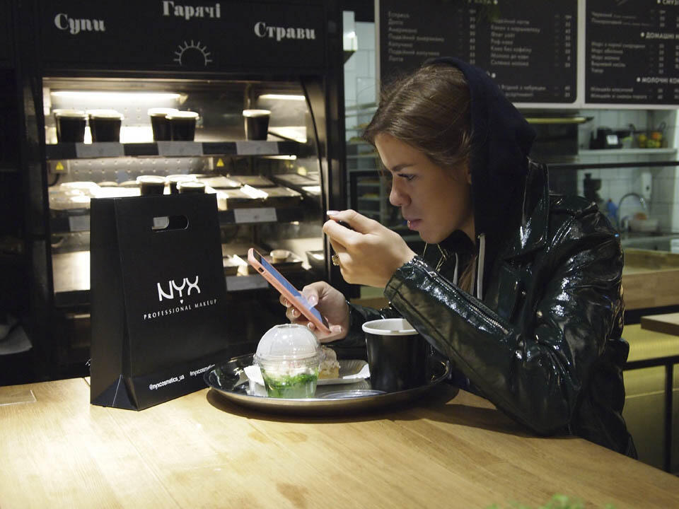 Перекусить в Киеве не проблема. Фото автора (Фото: Ноа Лави) Перекусить в Киеве не проблема. Фото автора